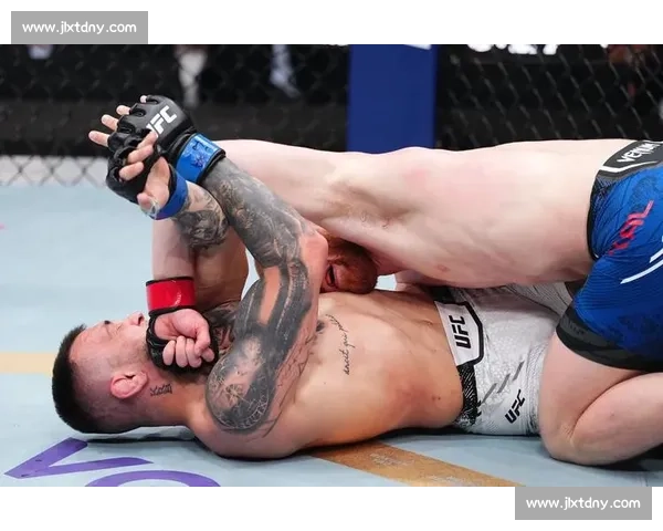 第三回合飞膝绝杀！马利克技术判定终结布伦戴奇