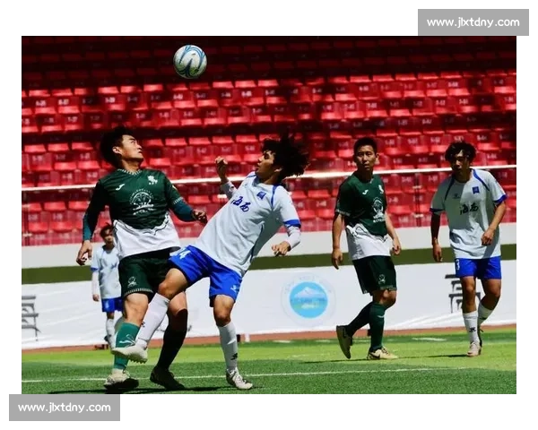 蓝白战火重燃：青超联赛巅峰对决燃爆高原绿茵场