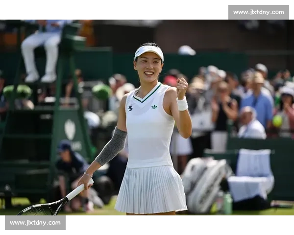 温网激战！王欣瑜强势晋级，下轮 CCTV5 直播，一起为中国金花助威！